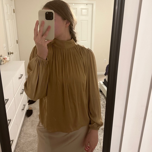 Banana Republic || Satin mock neck billow sleeve blouse - Picture 2 of 8